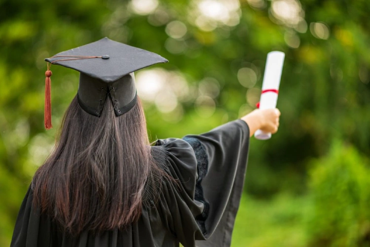 زبان تحصیل در دبی