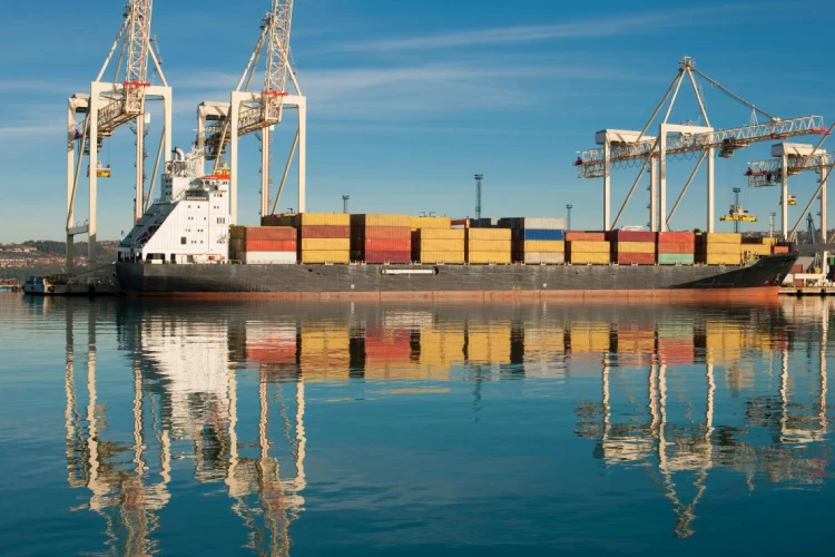 تفاوت‌های کلیدی بین ترانشیپ و ترانزیت