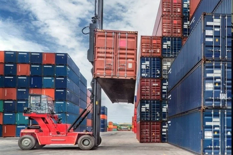 واردات کالا در سال ۱۴۰۴ با سود بیشتر و ریسک کمتر!